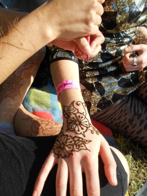 hand henna, henna tattooing,